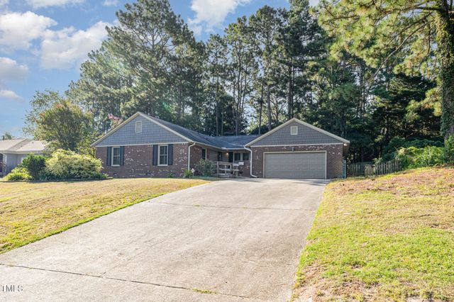 2425 Torcross Drive, Fayetteville, NC 28304