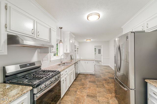 2425 Torcross Drive, Fayetteville, NC 28304
