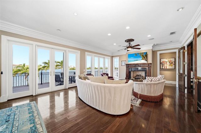 6438 HOLLYWOOD BOULEVARD, Sarasota, FL 34231