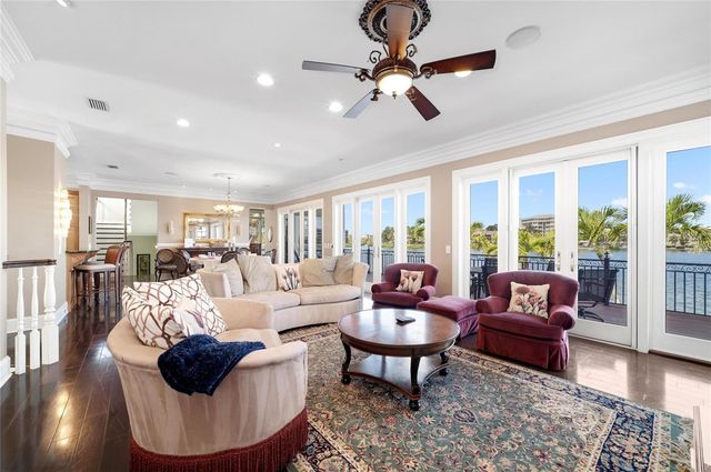 6438 HOLLYWOOD BOULEVARD, Sarasota, FL 34231