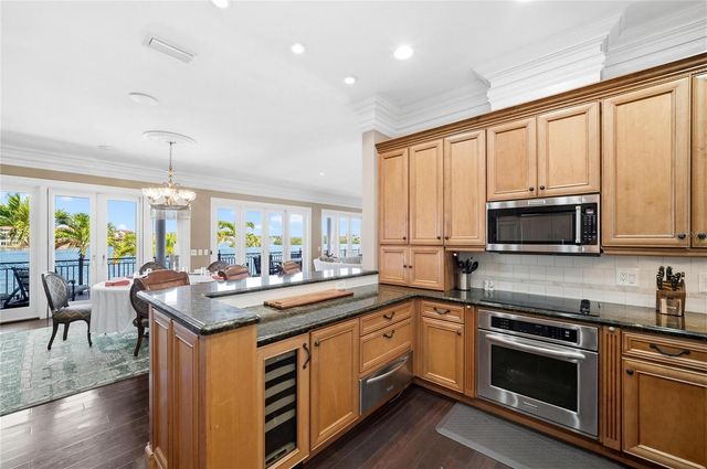 6438 HOLLYWOOD BOULEVARD, Sarasota, FL 34231