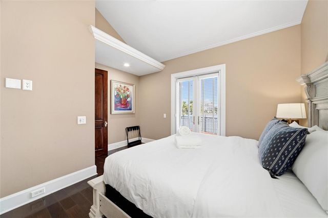 6438 HOLLYWOOD BOULEVARD, Sarasota, FL 34231