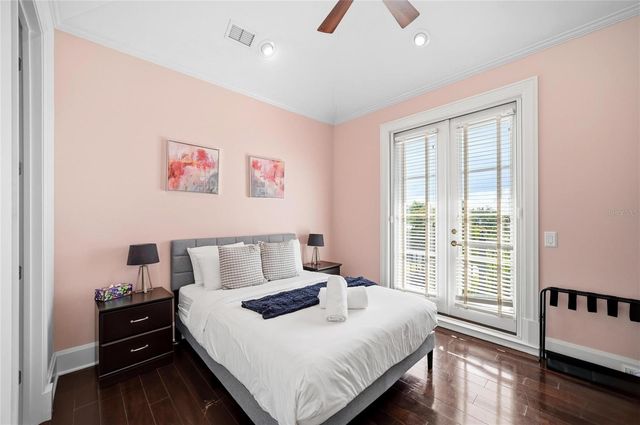 6438 HOLLYWOOD BOULEVARD, Sarasota, FL 34231