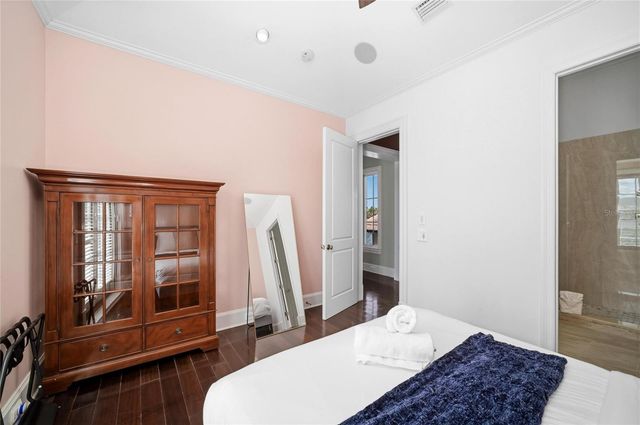 6438 HOLLYWOOD BOULEVARD, Sarasota, FL 34231