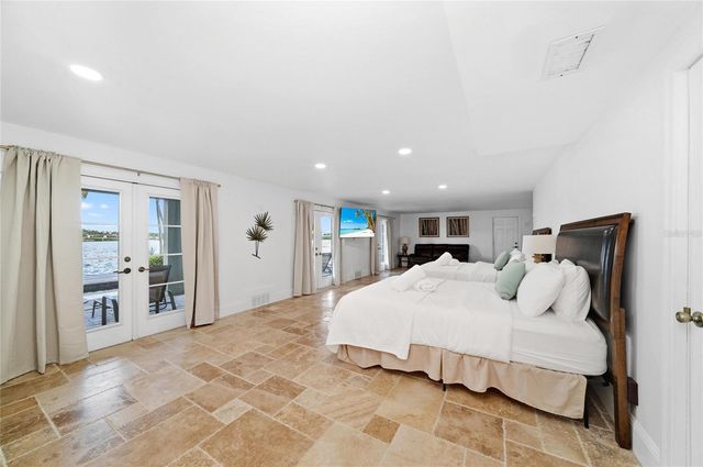 6438 HOLLYWOOD BOULEVARD, Sarasota, FL 34231