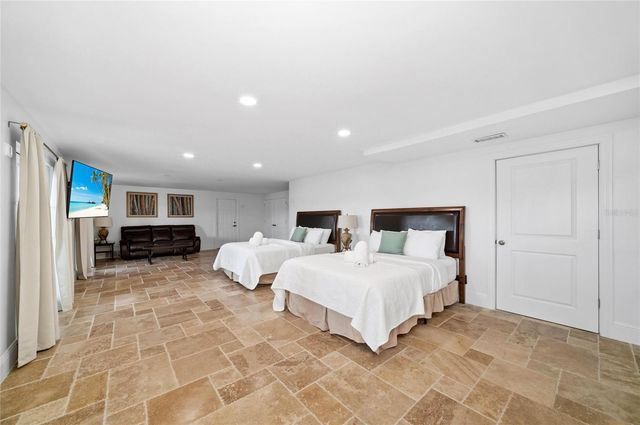 6438 HOLLYWOOD BOULEVARD, Sarasota, FL 34231