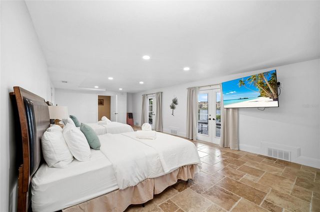 6438 HOLLYWOOD BOULEVARD, Sarasota, FL 34231