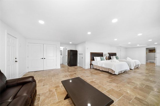 6438 HOLLYWOOD BOULEVARD, Sarasota, FL 34231