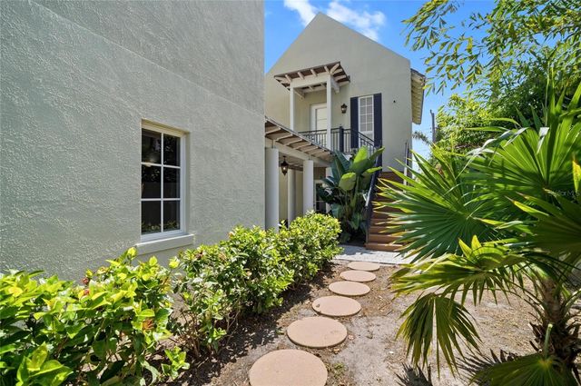 6438 HOLLYWOOD BOULEVARD, Sarasota, FL 34231