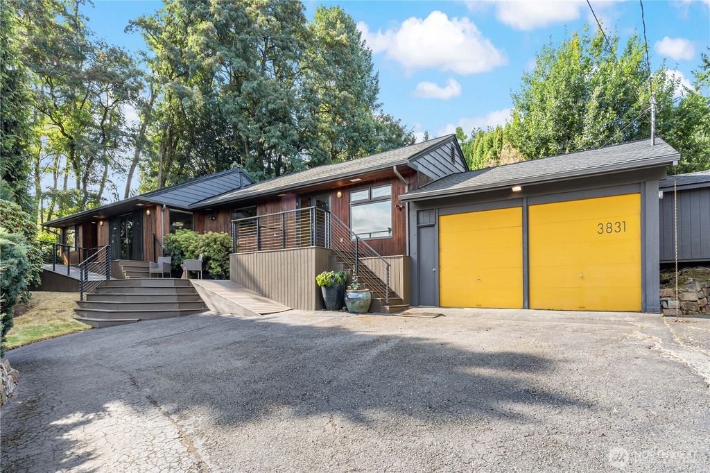 3831 W Lake Sammamish Pkwy NE, Redmond, WA 98052