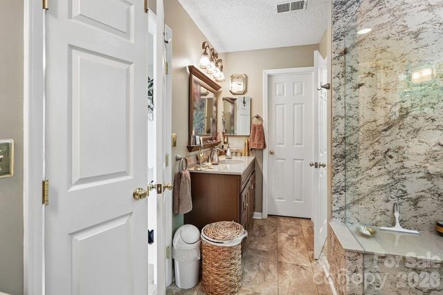3009 Oakcroft Drive, Matthews, NC 28105