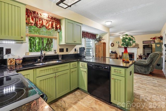 3009 Oakcroft Drive, Matthews, NC 28105