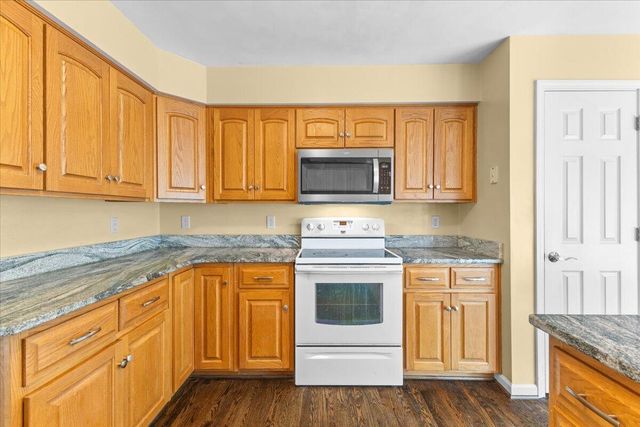 282 Four Seasons DR, Troutville, VA 24175