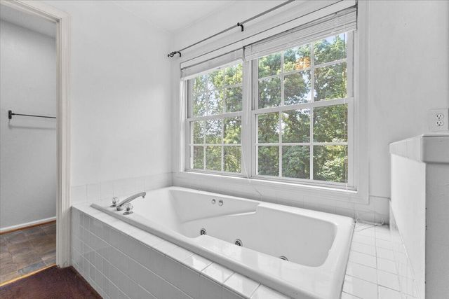 282 Four Seasons DR, Troutville, VA 24175
