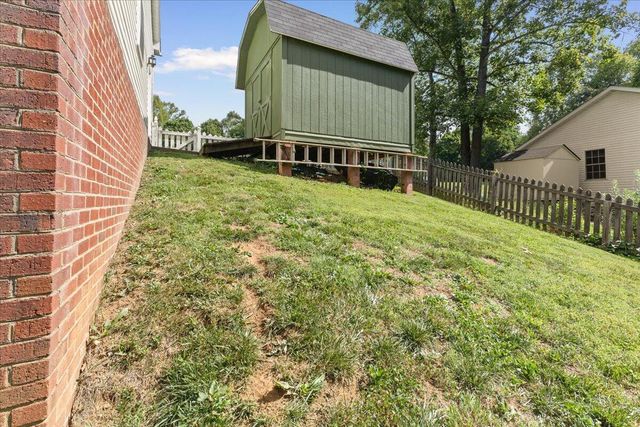 282 Four Seasons DR, Troutville, VA 24175