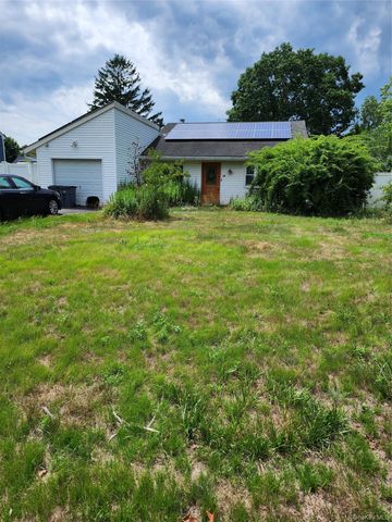26 Narragansett Avenue, Medford, NY 11763