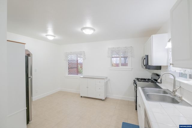 1810 Liberty St NE, Salem, OR 97301