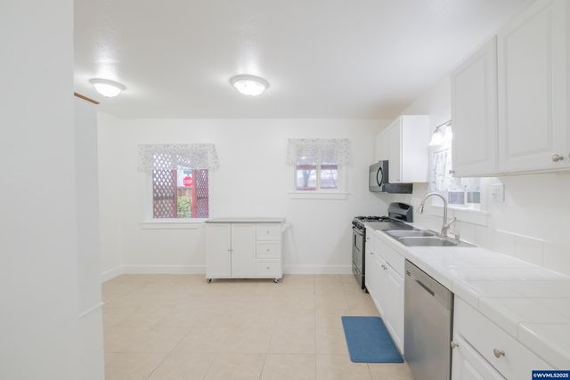 1810 Liberty St NE, Salem, OR 97301