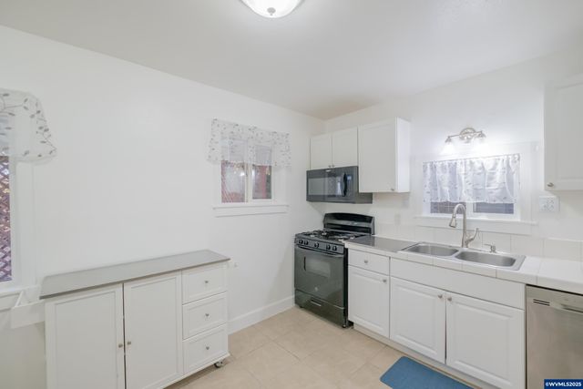 1810 Liberty St NE, Salem, OR 97301