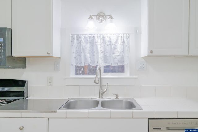 1810 Liberty St NE, Salem, OR 97301