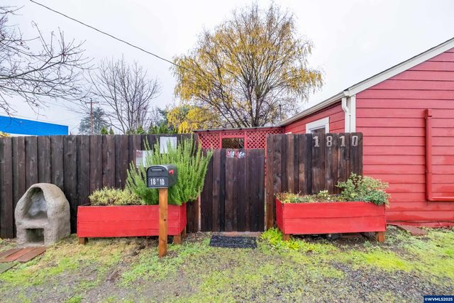 1810 Liberty St NE, Salem, OR 97301