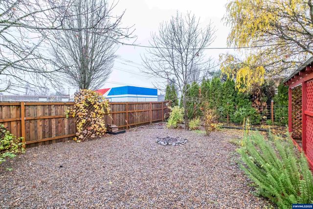 1810 Liberty St NE, Salem, OR 97301