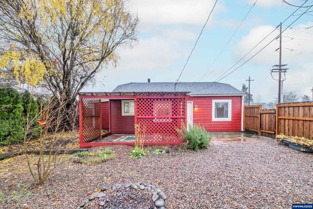 1810 Liberty St NE, Salem, OR 97301