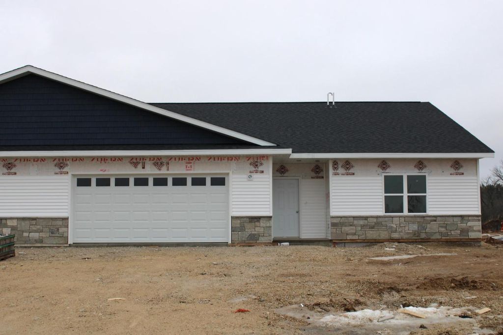 920 Drumlin DRIVE, Kewaskum, WI 53040