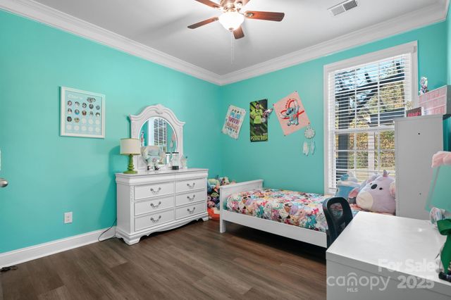 3976 Lake Breeze Drive, Sherrills Ford, NC 28673