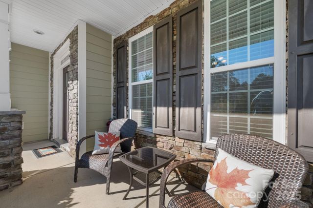 3976 Lake Breeze Drive, Sherrills Ford, NC 28673