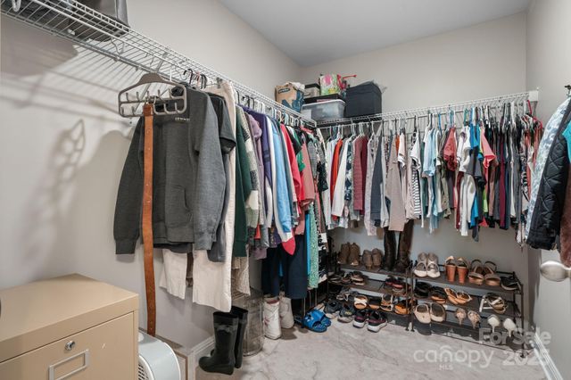 3976 Lake Breeze Drive, Sherrills Ford, NC 28673