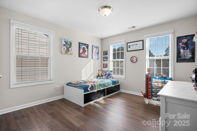 3976 Lake Breeze Drive, Sherrills Ford, NC 28673