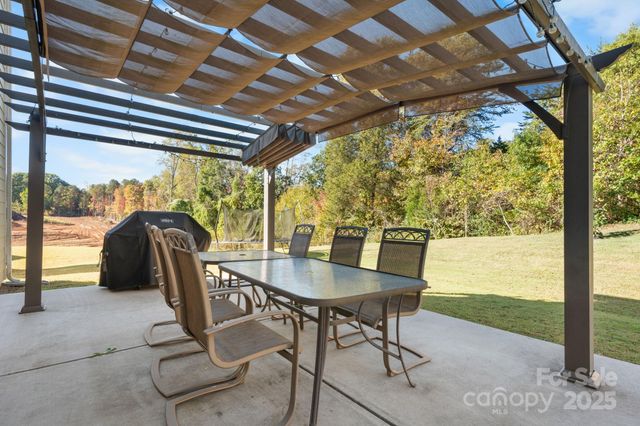 3976 Lake Breeze Drive, Sherrills Ford, NC 28673