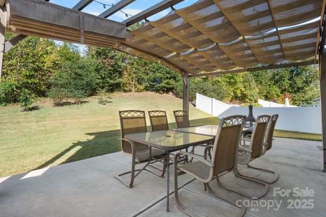 3976 Lake Breeze Drive, Sherrills Ford, NC 28673