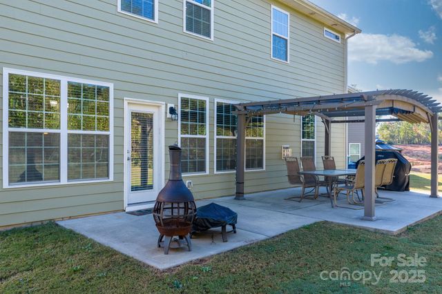 3976 Lake Breeze Drive, Sherrills Ford, NC 28673