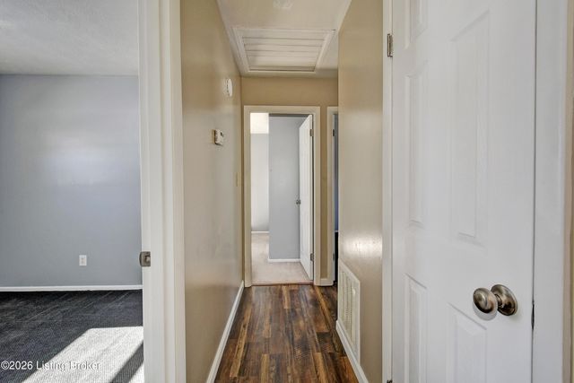 7404 Edenroc Ln, Louisville, KY 40258