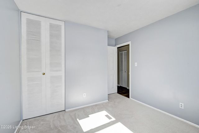 7404 Edenroc Ln, Louisville, KY 40258