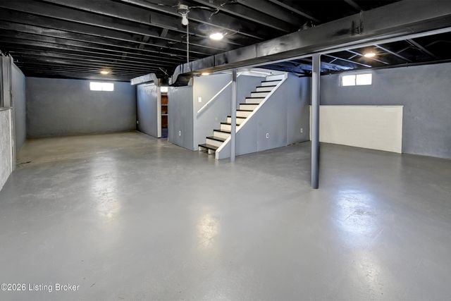 7404 Edenroc Ln, Louisville, KY 40258