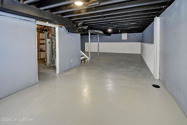 7404 Edenroc Ln, Louisville, KY 40258