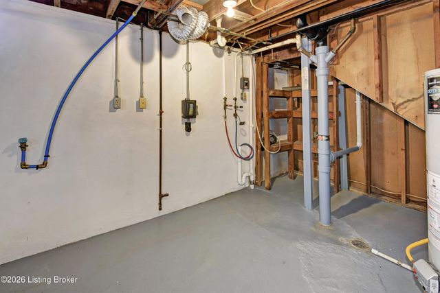 7404 Edenroc Ln, Louisville, KY 40258