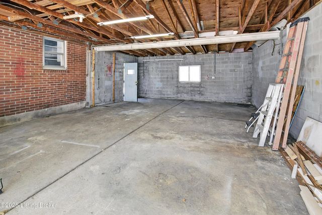 7404 Edenroc Ln, Louisville, KY 40258