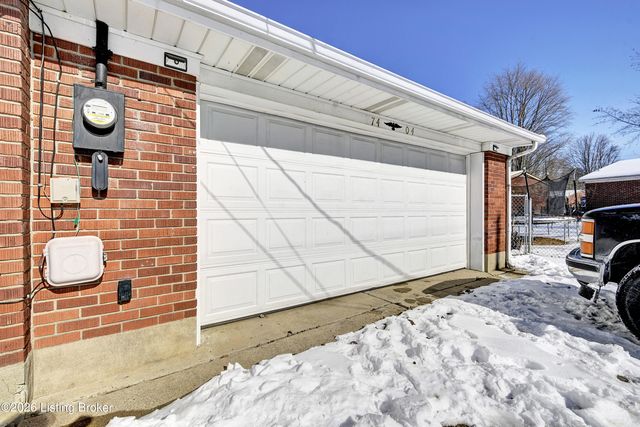 7404 Edenroc Ln, Louisville, KY 40258