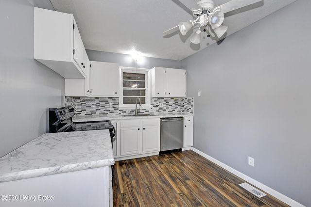 7404 Edenroc Ln, Louisville, KY 40258