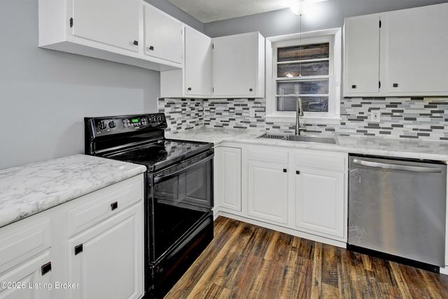 7404 Edenroc Ln, Louisville, KY 40258