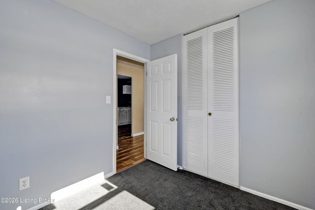 7404 Edenroc Ln, Louisville, KY 40258