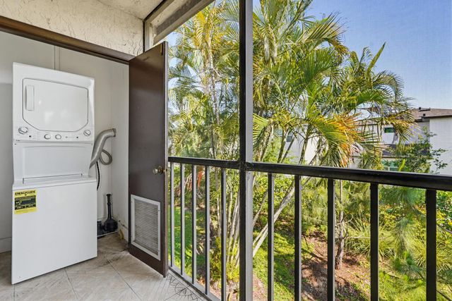 7245 Golf Colony Court 204, Lake Worth, FL 33467