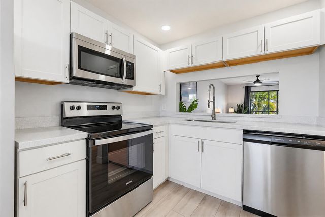 7245 Golf Colony Court 204, Lake Worth, FL 33467