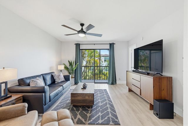 7245 Golf Colony Court 204, Lake Worth, FL 33467
