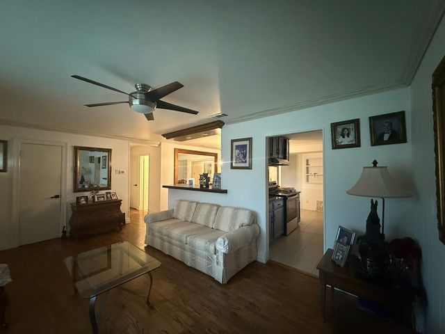 3526 W Rochelle Road, Irving, TX 75062