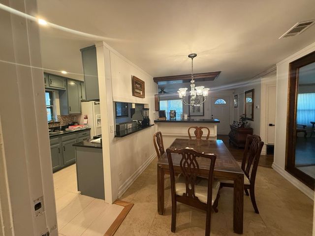 3526 W Rochelle Road, Irving, TX 75062